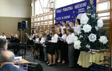 8. Spiewanie kolęd przez Ch&oacute;r Most the Music