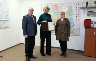 4. Od lewej -  Starosta grajewski, Zastępca W&oacute;jta Radziłowa i Kierownik Powiatowego Centrum Pomocy Rodzinie w Grajewie