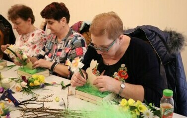 2. Układanie kompozycji z kwiatów