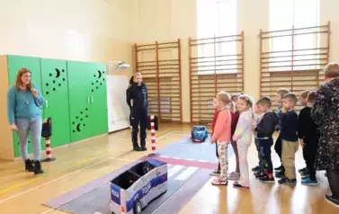6. Jak prawidłowo przejść przez jezdnię