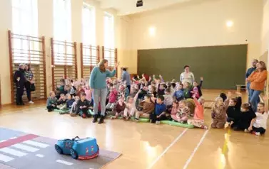 3. W kt&oacute;rą stronę patrzysz przed przejściem dla pieszych