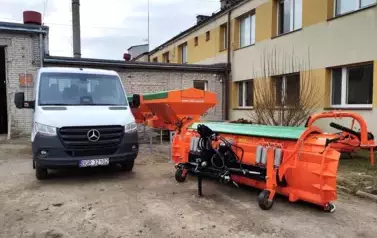 2. Nowy samoch&oacute;d i solarki