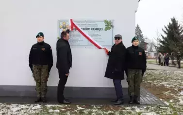 10. Sadzenie dęb&oacute;w pamięci.
