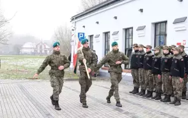 9. Sadzenie dęb&oacute;w pamięci.