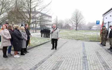 8. Sadzenie dęb&oacute;w pamięci.