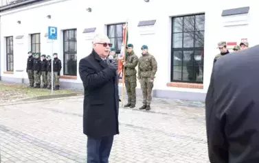 6. Sadzenie dęb&oacute;w pamięci.