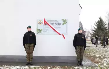 4. Sadzenie dęb&oacute;w pamięci.