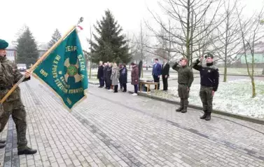 2. Sadzenie dęb&oacute;w pamięci