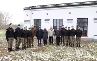 21.Sadzenie dęb&oacute;w pamięci.