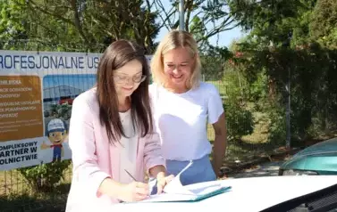 10. Dyrektor Zarządu Dr&oacute;g Powiatowych w Grajewie podpisuje protok&oacute;ł
