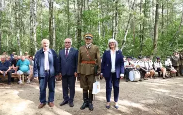 12. Wyr&oacute;żniony za działalność na rzecz stowarzyszenia