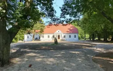 8. Dw&oacute;r w Niećkowie