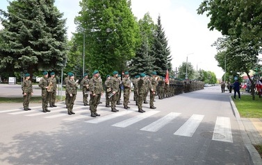 7. Żołnierze podczas apelu