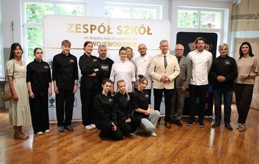 1. Karol Okrasa w Zespole Szk&oacute;ł w Wojewodzinie
