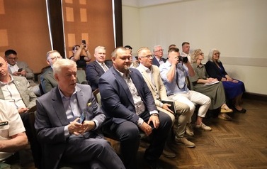 5. Przedstawiciele samorząd&oacute;w