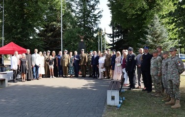 10. Zdjęcie grupowe uczestnik&oacute;w wydarzenia 