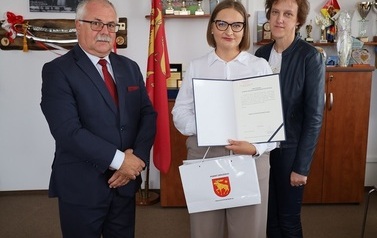 7. Starosta z mianowana nauczycielka i Panią Dyrektor