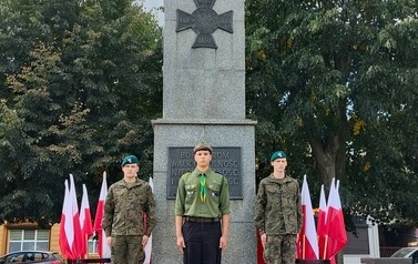 8. Uroczystośc przy pomniku niepodległości w Grajewie