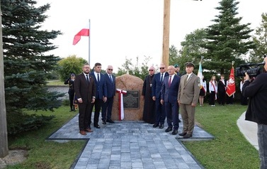 7. Odsłonięcie tablicy memoratywnej