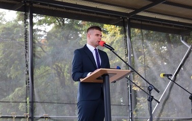8. Przedstawienie referatu okolicznościowego