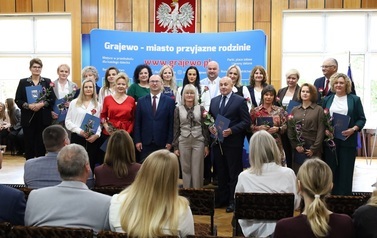 4. Wyr&oacute;znieni dyrektorzy i nauczyciele