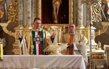 8. Masza święta w kościele w Niedźwiadnej