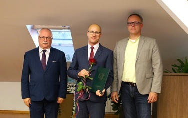 4. Wyr&oacute;żniony dyrektor Zespołu Skz&oacute;ł Nr 1 w Grajewie