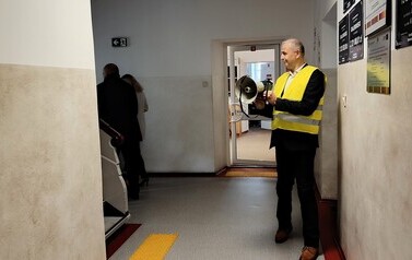 1. Pr&oacute;bna ewakuacja - dźwięki syreny