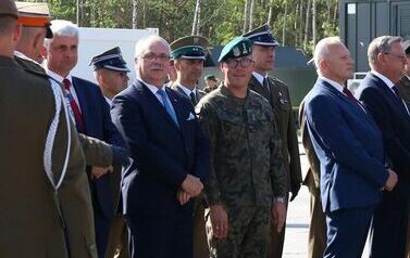 8. Starosta Grajewski i płk Adam Krysiak Szef Sztabu 1. DPL