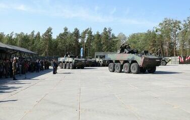 7. Defilada woz&oacute;w bojowych