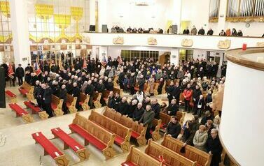 10. Uczestnicy mszy św.