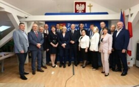 3. Wsp&oacute;lne zdjęcie rady kończącej kadencję