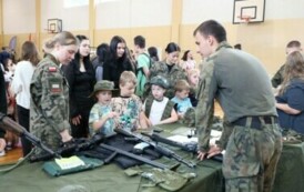 7. Stoisko klas mundurowych