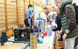 2. Stoisko drukarki 3D