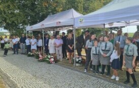 4. Zebrani na terenie obozu w Boguszach