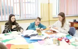 9. Mali artysci