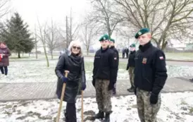 18. Sadzenie dęb&oacute;w pamięci.