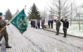 2. Sadzenie dęb&oacute;w pamięci