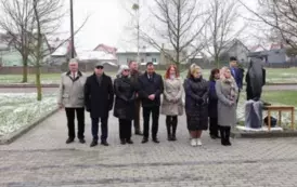 1. Sadzenie dęb&oacute;w pamięci.