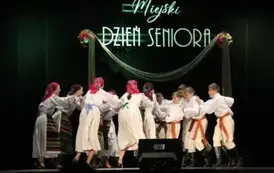 15. Tanies ludowy na scenie