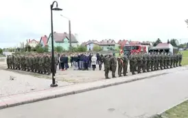 7. Kompania Honorowa 15 Giżyckiej Brygady Zmechanizowanej oraz klasa mundurowa Zespołu Szk&oacute;ł Nr 2 w Grajewie