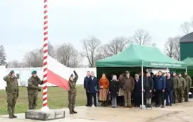 2. Wciągnięcie flagi na maszt