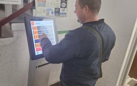 1. Klient korzystający z biletomatu