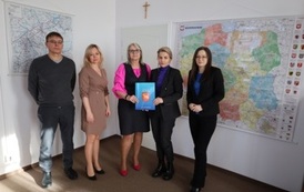 4. Symboliczne przekazanie umowy