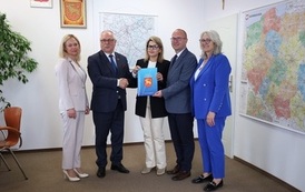 4. Symboliczne przekazanie umowy