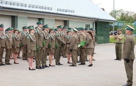 8. Wręczanie awans&oacute;w