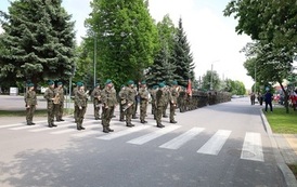 7. Żołnierze podczas apelu