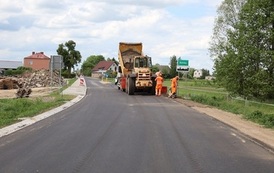 7. Maszyny budowlane na drodze