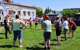 9. Wsp&oacute;lna zabawa dzieczi z rodzicami zastępczymi