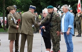9. Wręczenie wyr&oacute;znien